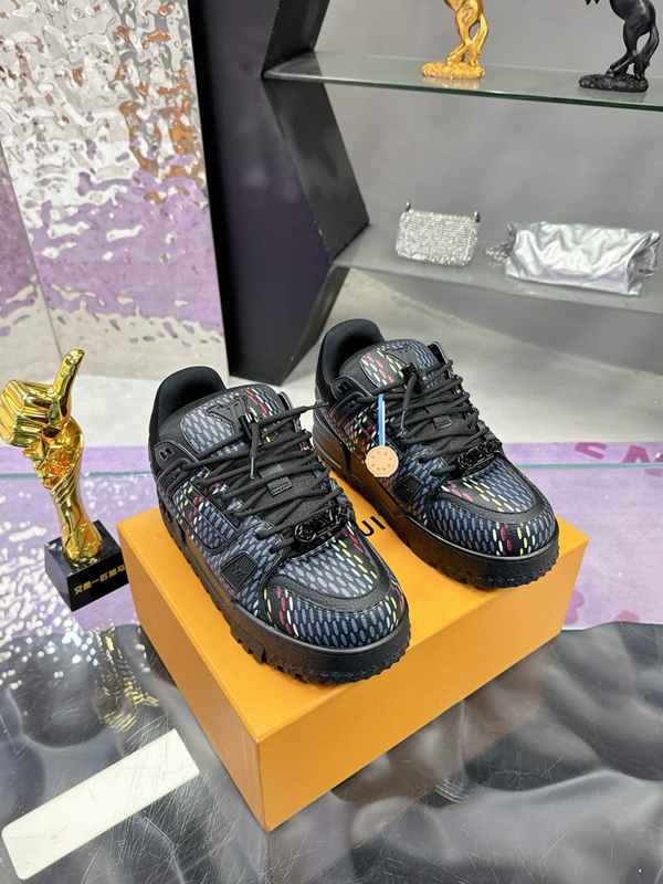 ルイヴィトン靴背面デザイン